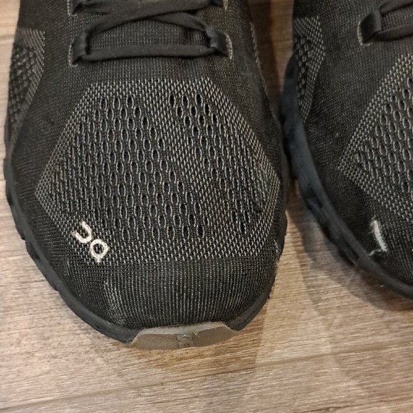 On Running Men's Black Athletic Shoes - Picture 4 of 12